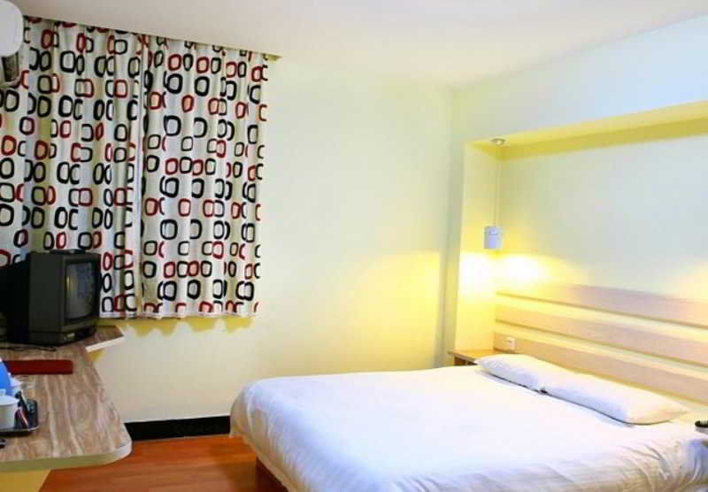 V8 Hotel Train Station Canton Esterno foto